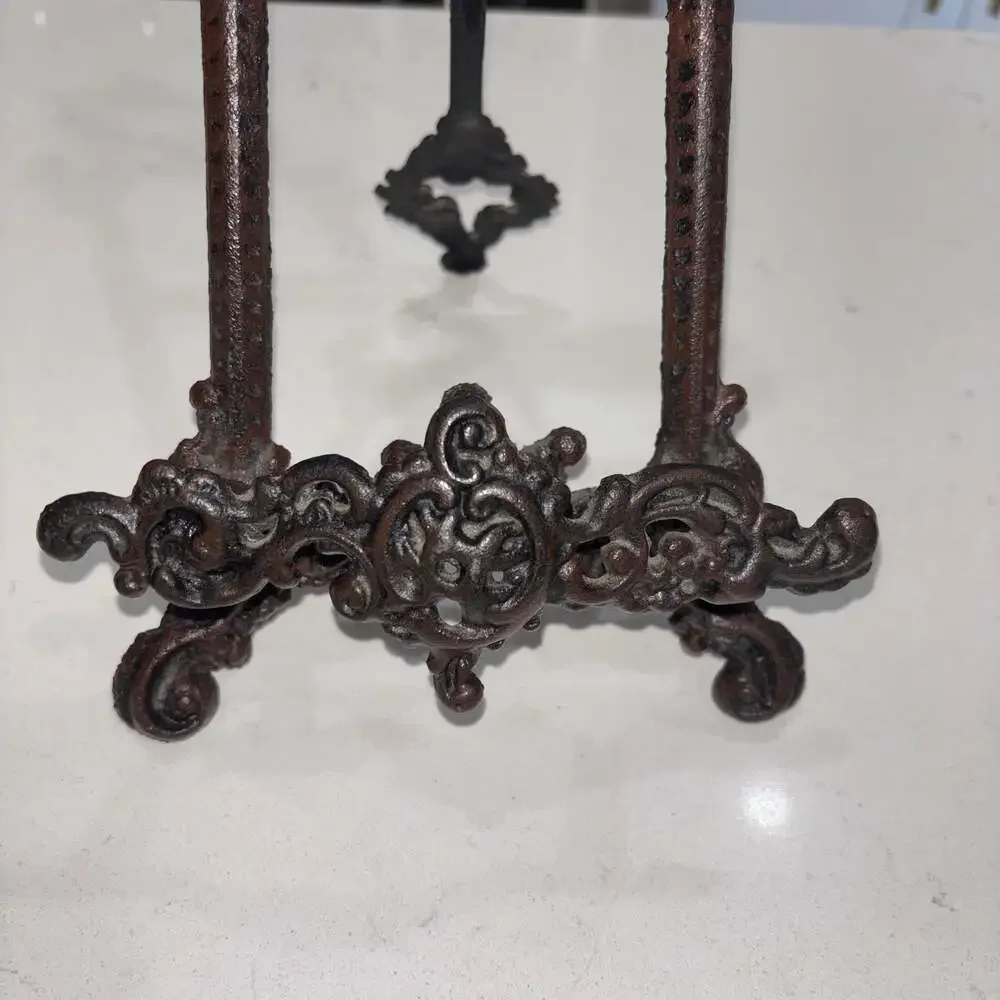 Unbranded vintage cast